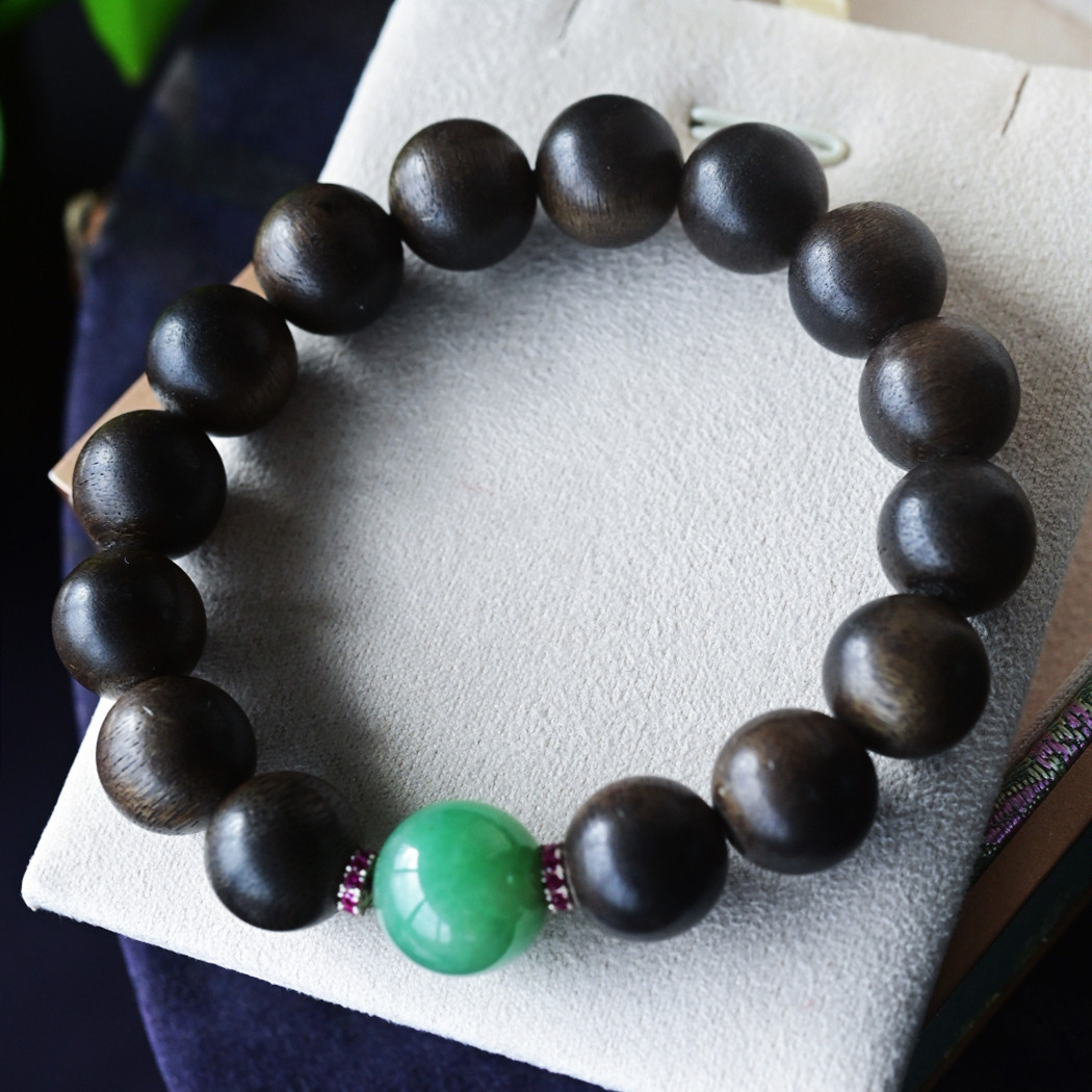 一斤钻戒 天然缅甸A货翡翠手串 天然沉香木手串 满色冰绿大圆珠