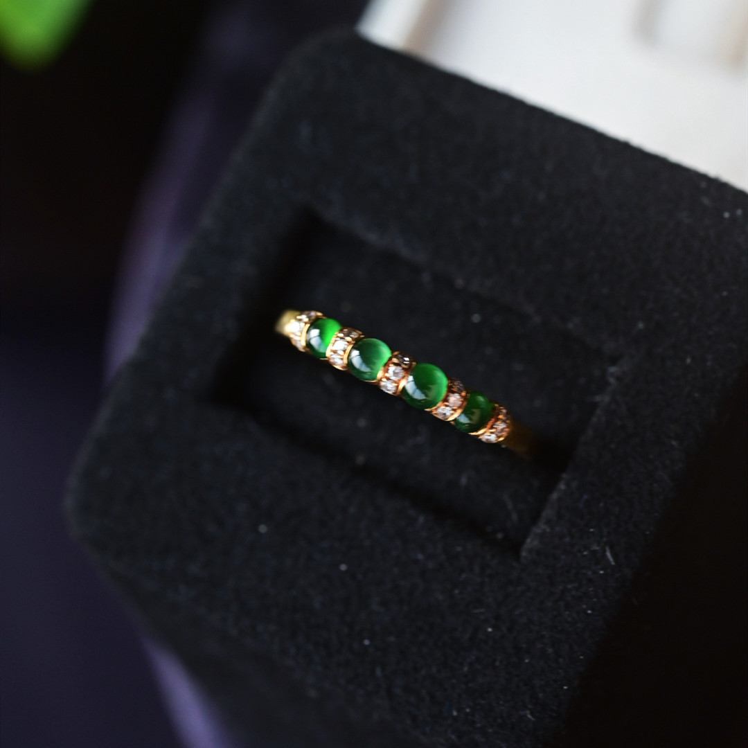 一斤钻戒 天然缅甸A货翡翠戒指 18k金戒指  冰种阳绿翡翠蛋面