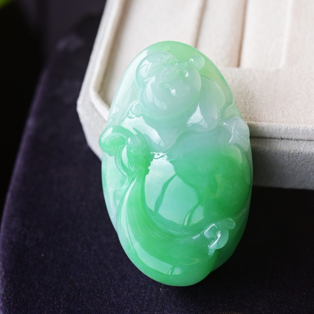 一斤钻戒 一物一图 天然缅甸A货翡翠吊坠 飘阳色 精工雕刻布袋佛