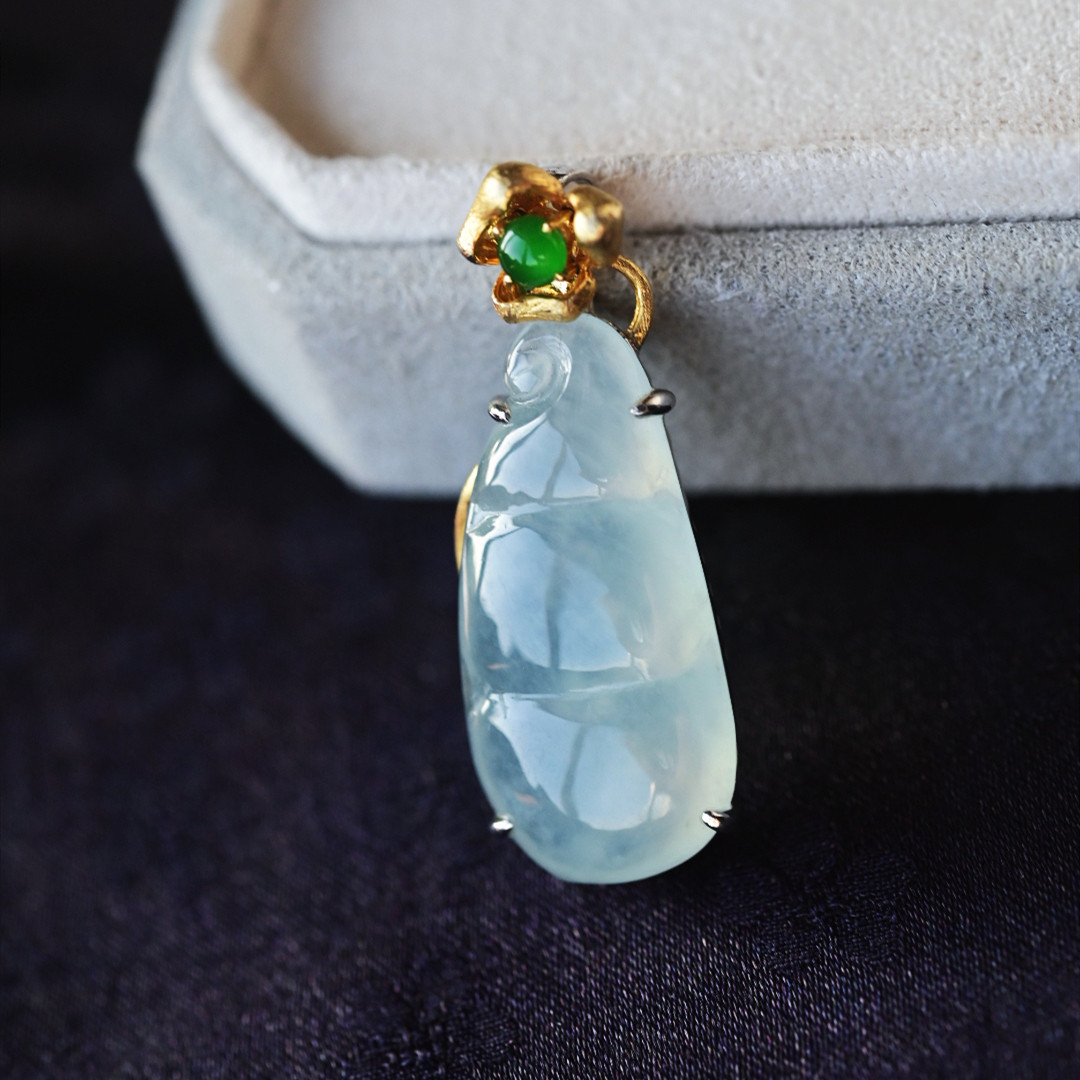 一斤钻戒 天然缅甸A货翡翠吊坠 白冰福豆豆 18k金