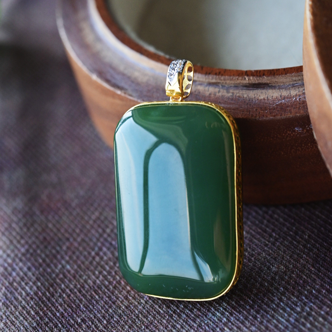 一斤钻戒 天然和田玉碧玉吊坠 老坑料 18K金镶嵌无事牌 厚装坠