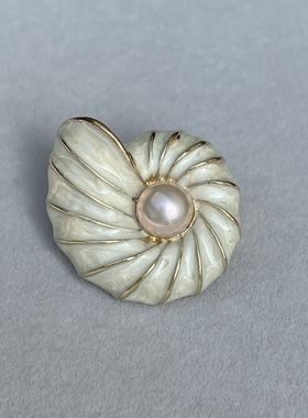 镜面极亮丝滑 天然淡淡粉紫色珍珠胸针胸花7.8mm 小海螺 大海边