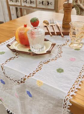 F101 白色亚麻彩绣梭子长桌旗88*40cm