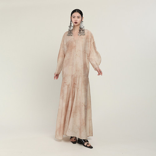 MIA HAN春季新品女防晒仙气飘逸宽松A字型V领九分袖大摆连衣裙