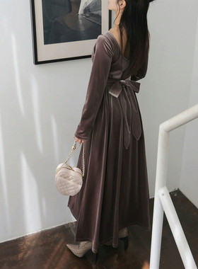 日单贵牌秋冬新款优雅大圆领美背款侧开叉金丝绒腰带连衣裙31762
