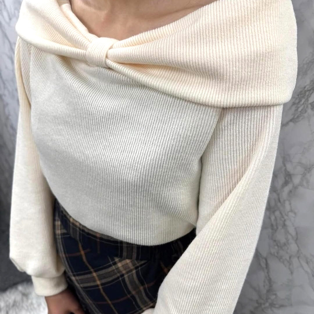 百搭蝴蝶结一字肩坑条长袖针织衫