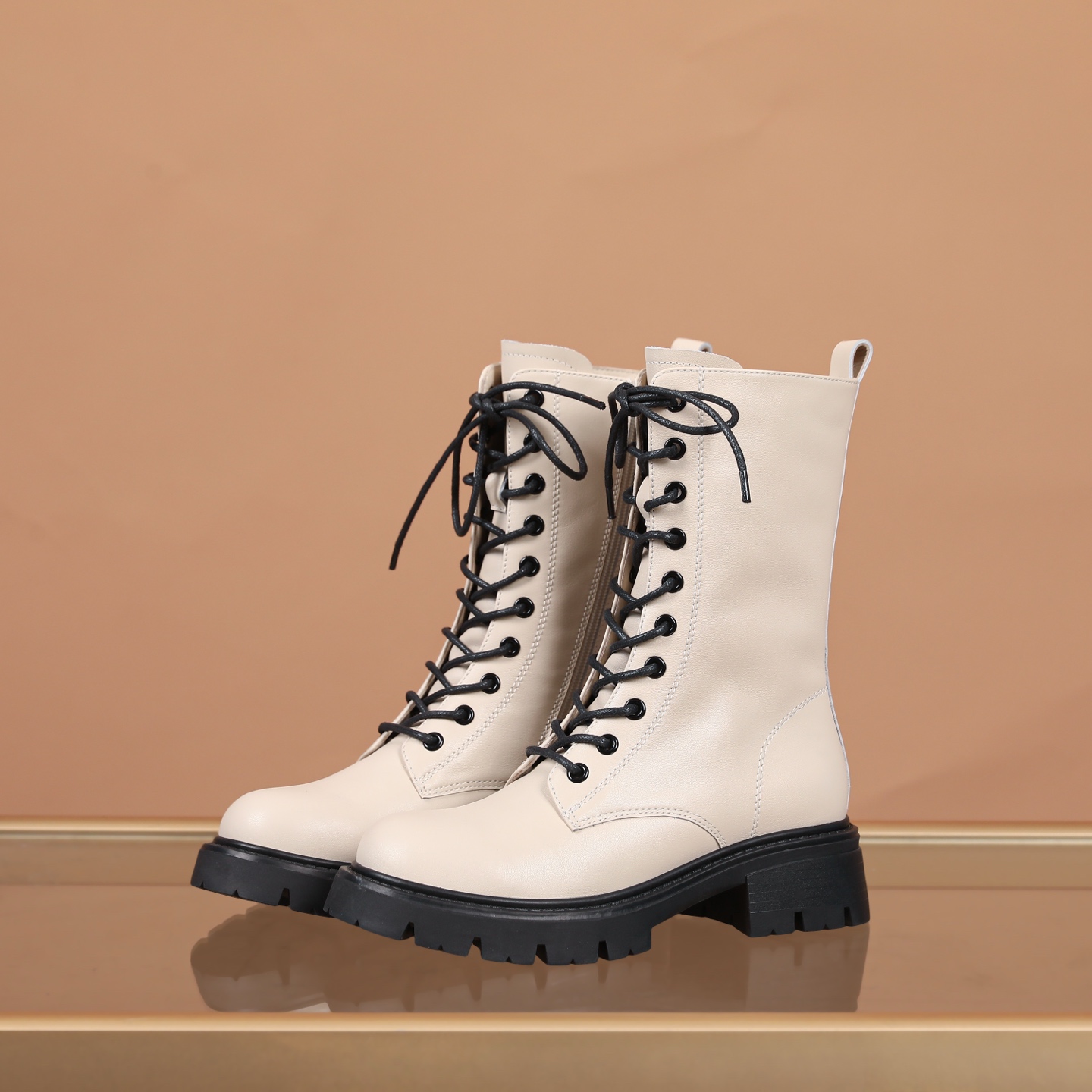 2025秋冬新款显瘦中筒靴牛皮英伦风软底机车靴圆头炫酷马丁靴