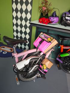 奇货士多X BROMPTON奶茶芭比粉小布水壶挂包防水猪鼻包菜篮车把包