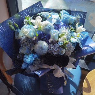 墨尔本午夜蓝玫瑰郁金香混搭花束生日鲜花上海店同城速递配送女友