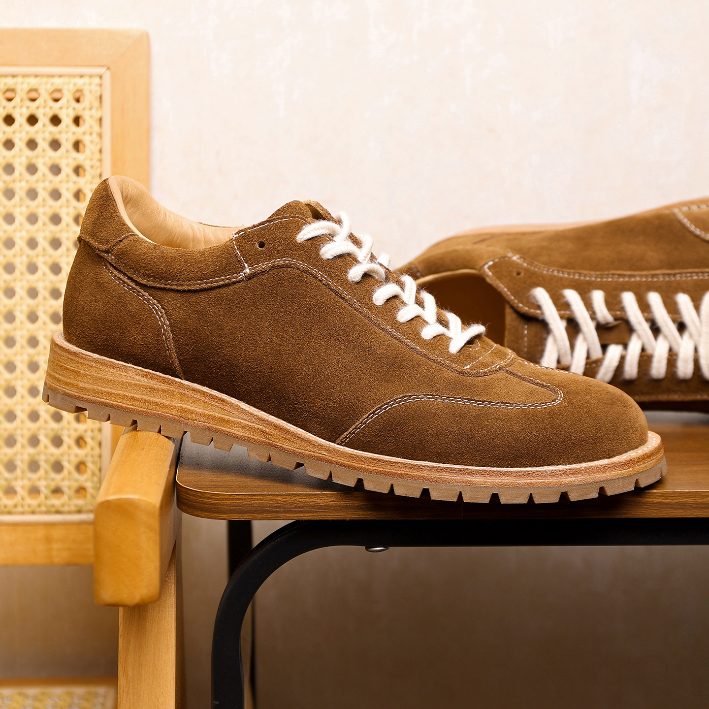 新品德训鞋牛反绒磨砂复古真皮透气低帮板鞋厚底增高休闲皮鞋男鞋