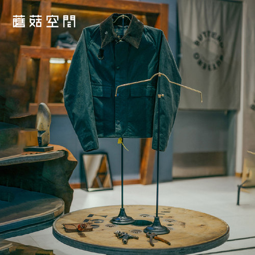 蘑菇空间商业家庭台上服装架