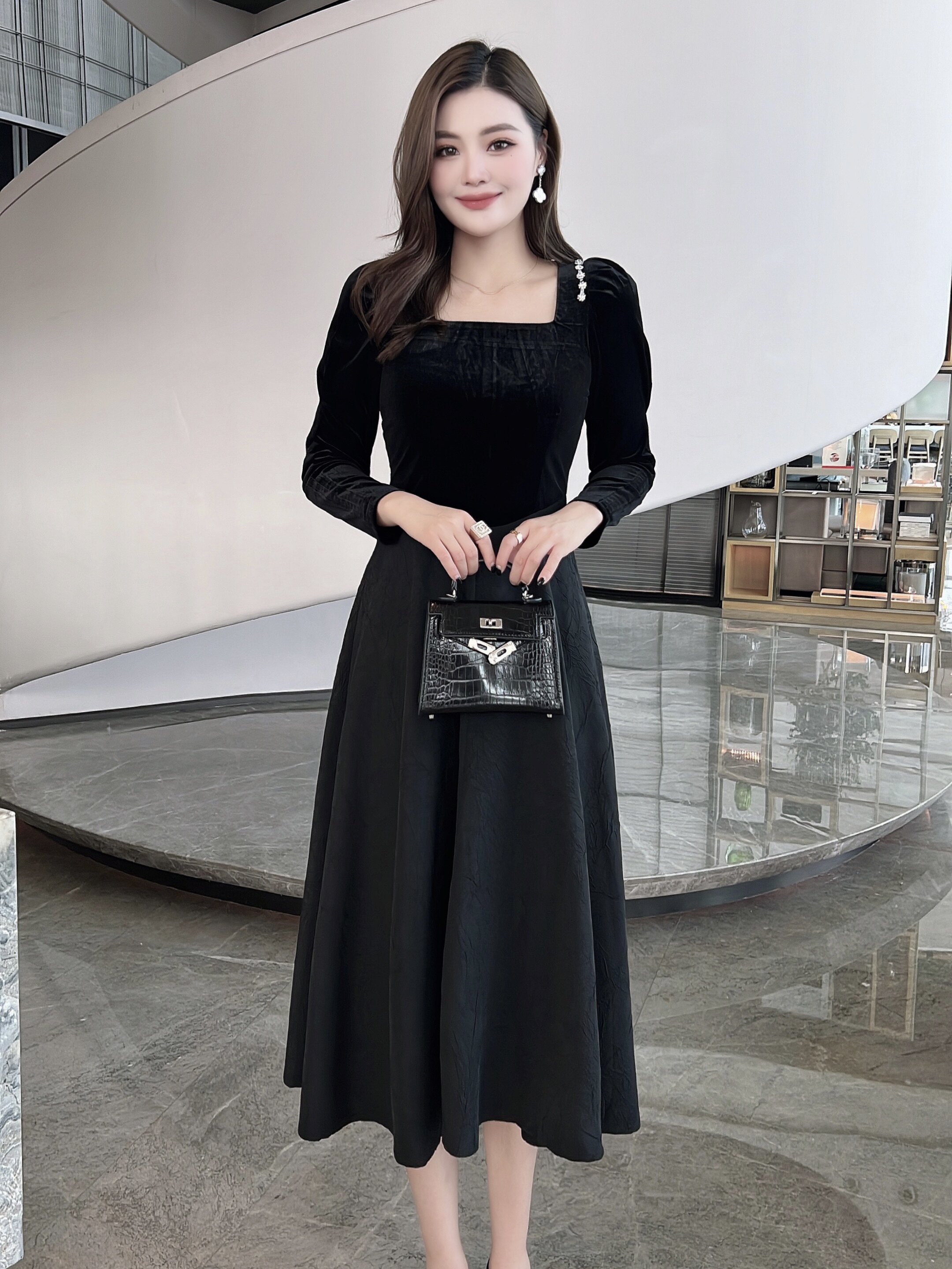 女装方领拼接丝绒修身显瘦小礼服