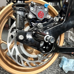 凌云 适用雅马哈XMAX300 改装后加大刹车盘碟盘卡钳螃蟹转接码