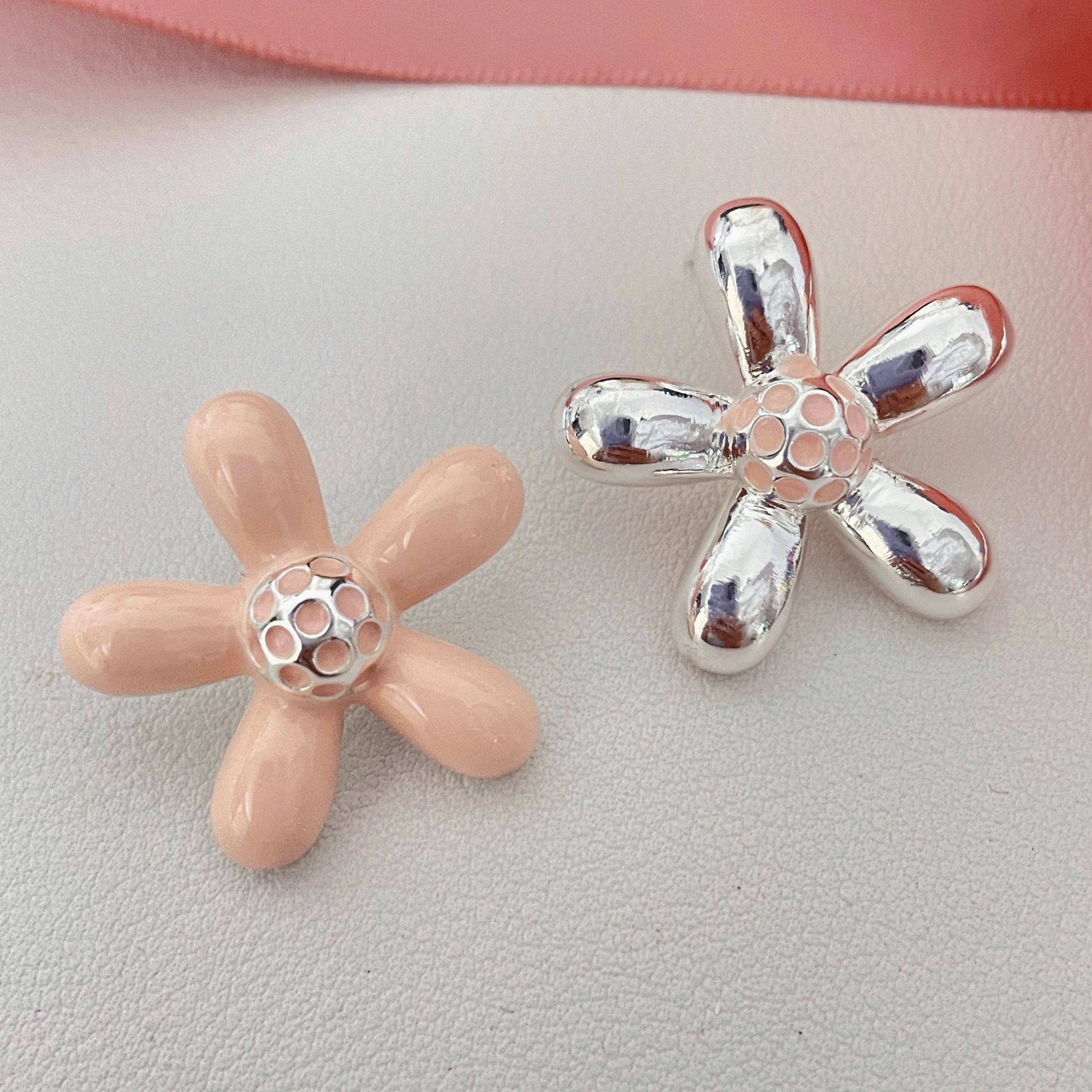 小众粉色不对称花花耳环