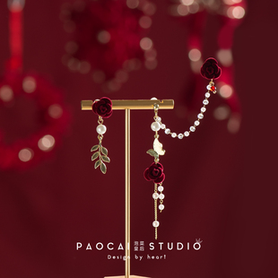 原创新年喜庆红色植绒花朵耳钉女耳骨夹过年结婚流苏高级感耳环女