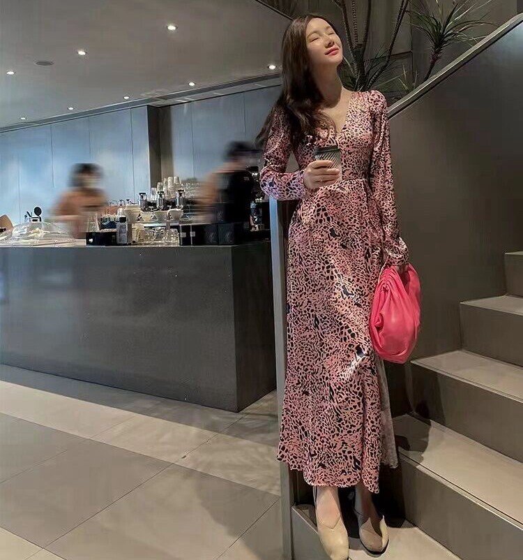 2024秋冬欧美范豹纹性感高档时尚V领淑女开叉连衣裙长袖礼服裙潮