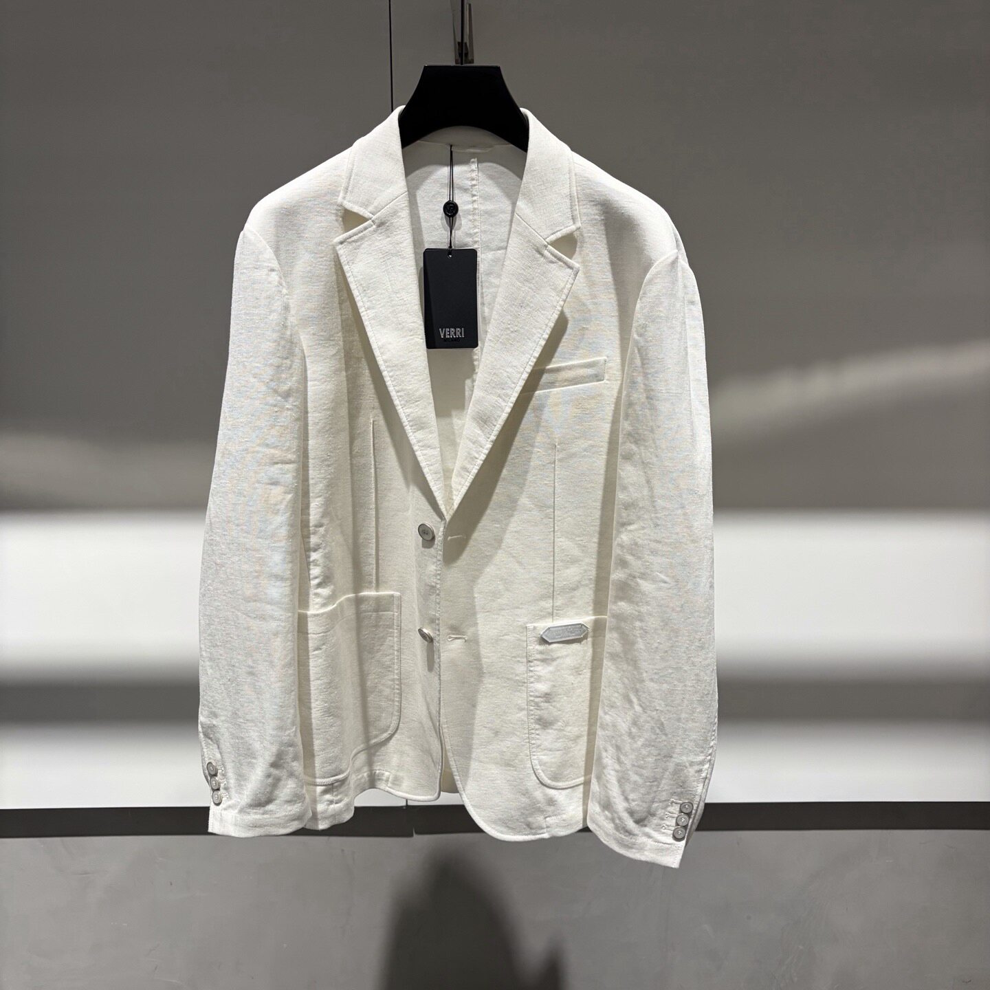 VERRI 26春夏新款logo字母皮标白色亚麻男士单西休闲西服