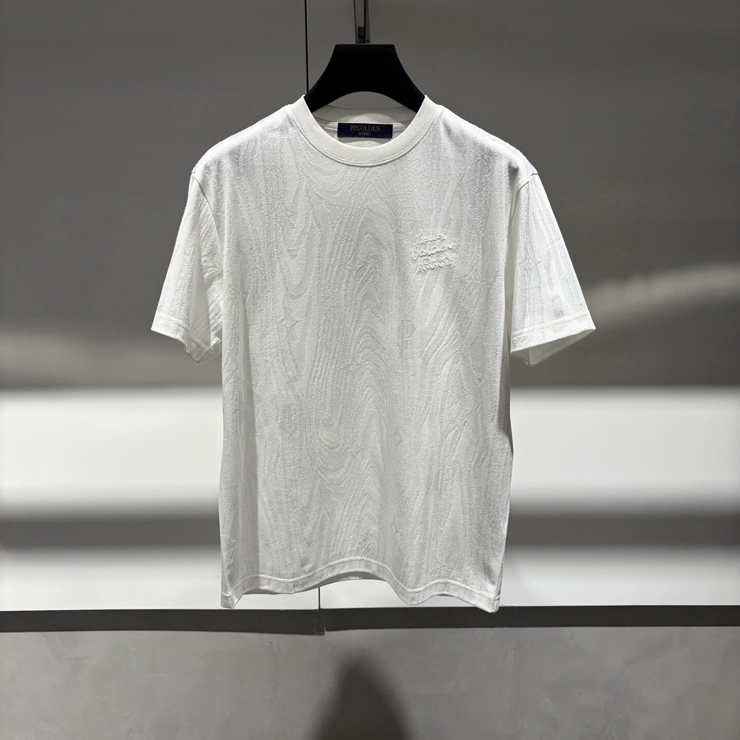 PP.GOLDEN 26春夏新款logo字母刺绣暗纹纹理男士圆领短袖T恤