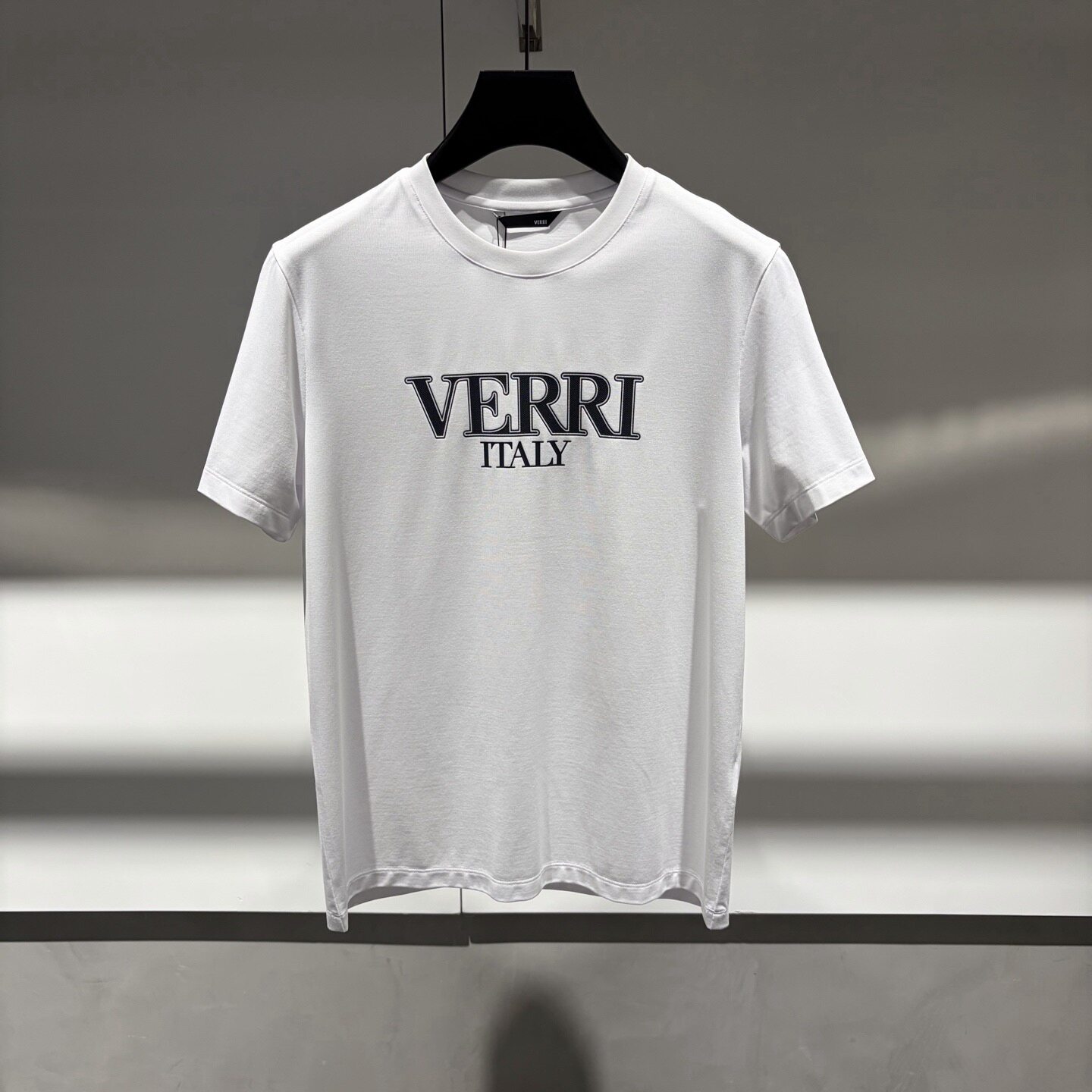 VERRI 26春夏新款胸前logo字母印花莫代尔男士圆领短袖T恤262033