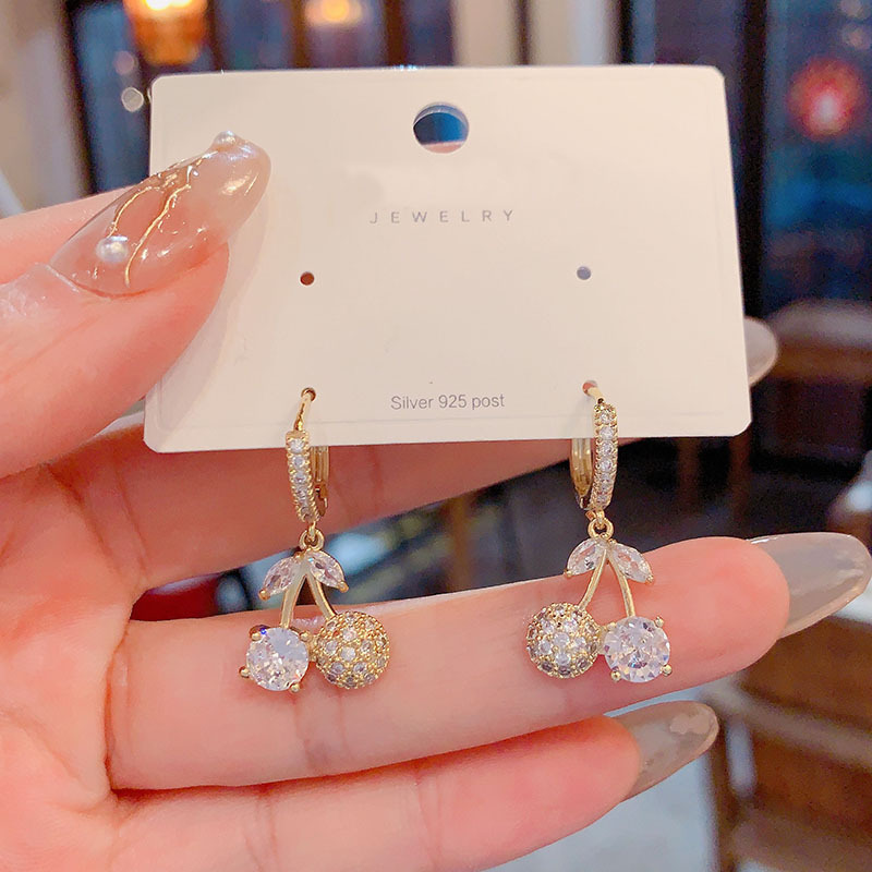 巨好看的耳钉超好看独特漂亮耳环2025新款爆款高级感冷淡系耳饰