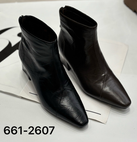 诗路花语V6M新2025秋冬时尚百搭舒适女鞋尖头短靴女靴子661-2607