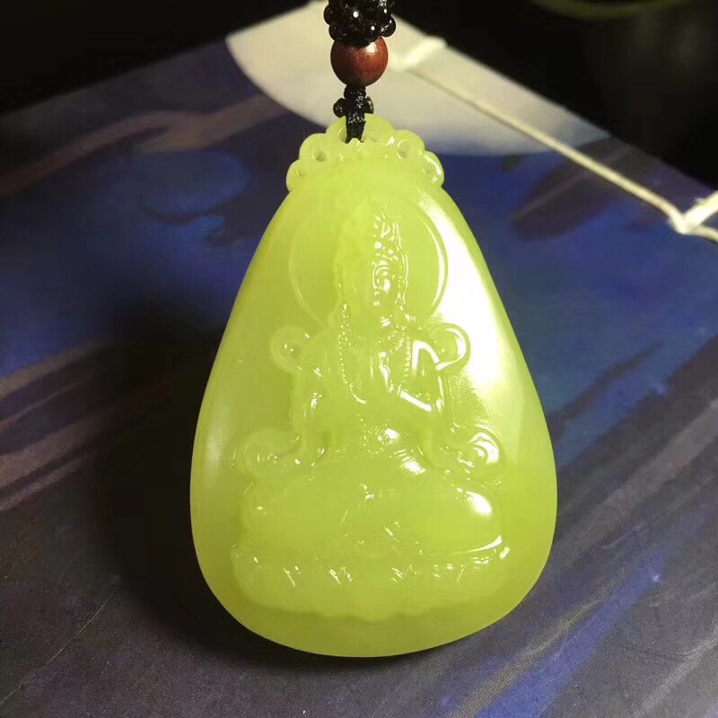 保证珍藏品新疆和田玉黄口料莲花观音玉质极细极润好运
