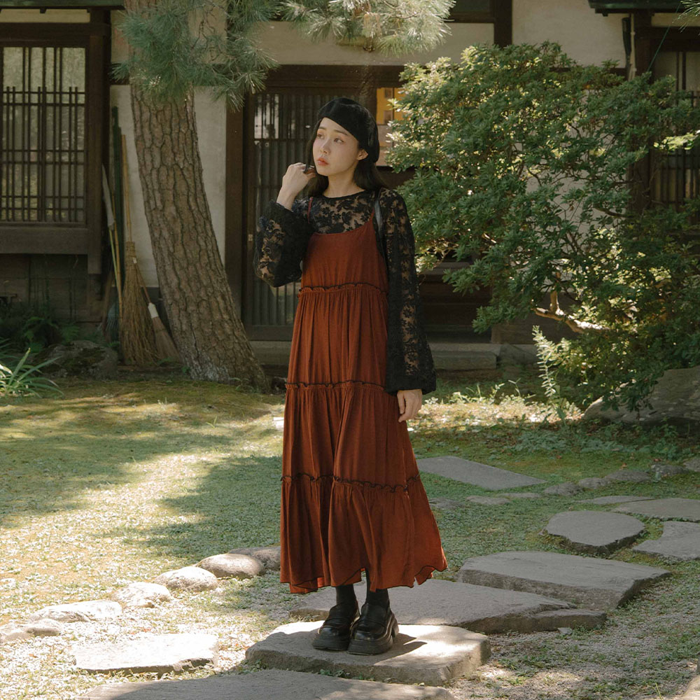 配色木耳边细褶造型长连衣裙