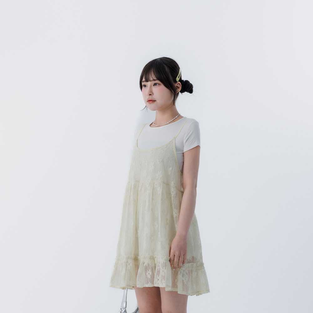 QUEENSHOP 2026春夏新品女装缇花荷叶下摆细肩罩衫背心绿01099542