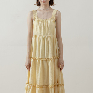 QUEENSHOP 2026春夏新品女装荷叶蛋糕剪接缇花长连衣裙01087258