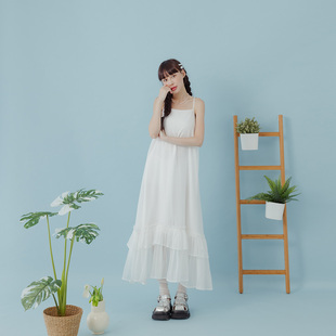 女装 光泽纱纱荷叶伞摆细肩连衣裙03060318 2025秋冬新品 QUEENSHOP