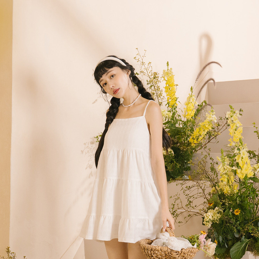 QUEENSHOP 2025春夏柏心联名珍珠吊带缇花短连衣裙-白01087014