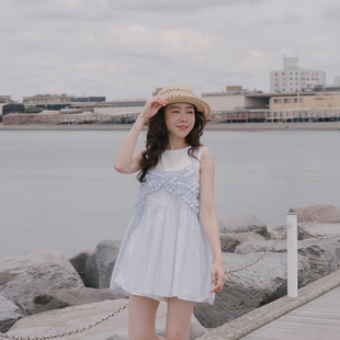 QUEENSHOP 2026春夏新品女装前胸荷叶格纹造型罩衫背心01099535