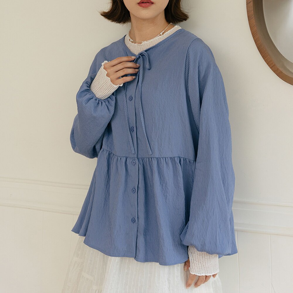QUEENSHOP 2026秋冬新品女装细条纹绑带排扣伞摆上衣01200023