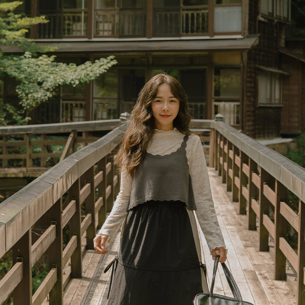 多色花边设计短版针织背心