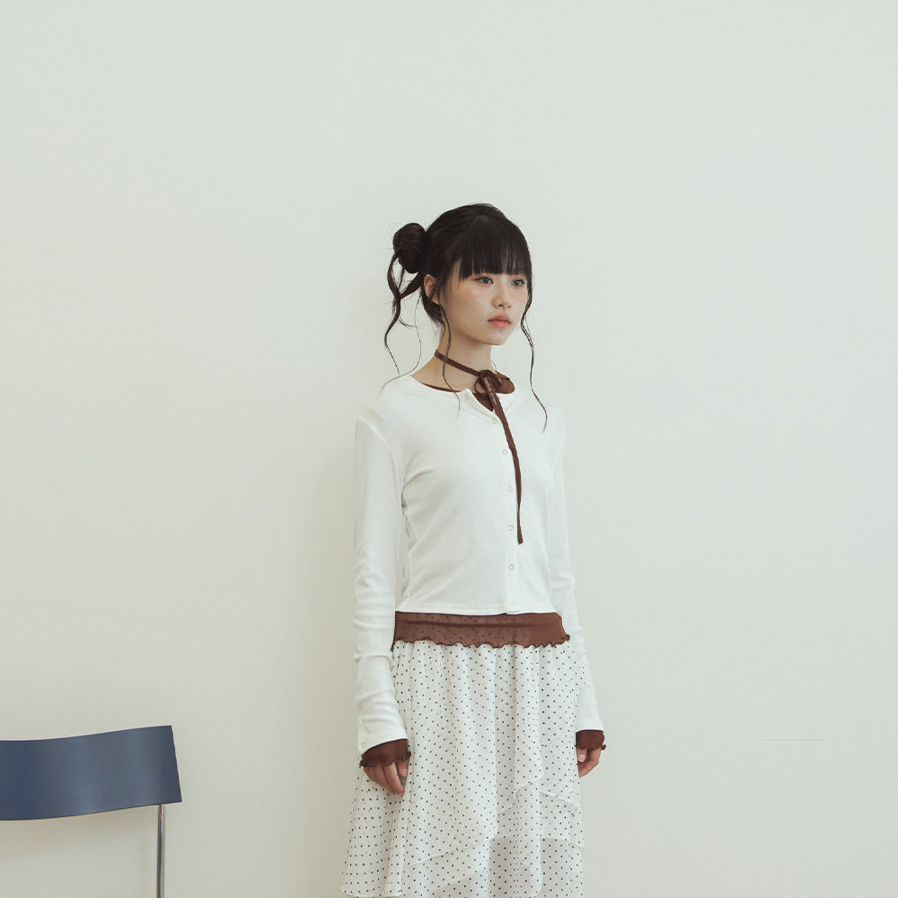 QUEENSHOP 2026秋冬新品女装素面压扣弹性长袖上衣-白01200025