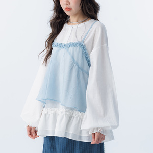 QUEENSHOP 2026春夏新品女装荷叶V领皱皱网纱细肩背心-蓝01099644