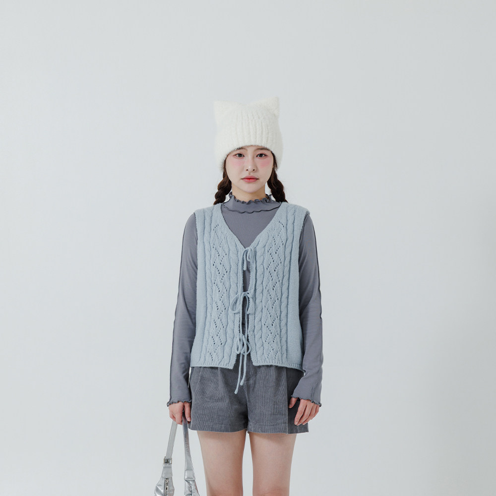 QUEENSHOP 2025秋冬新品女装绑带麻花镂空设计针织背心01013516