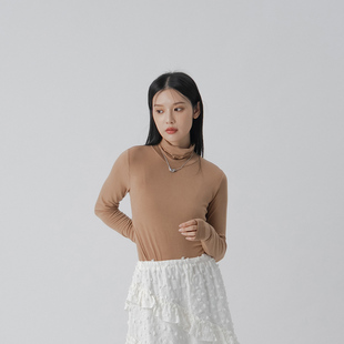 咖啡01099280 蕾蒂质感素面堆栈高领上衣 QUEENSHOP 2025秋冬女装