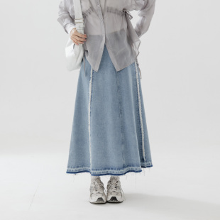 QUEENSHOP 2026春夏新品女装棉花糖剪接虚边设计牛仔长裙03021683