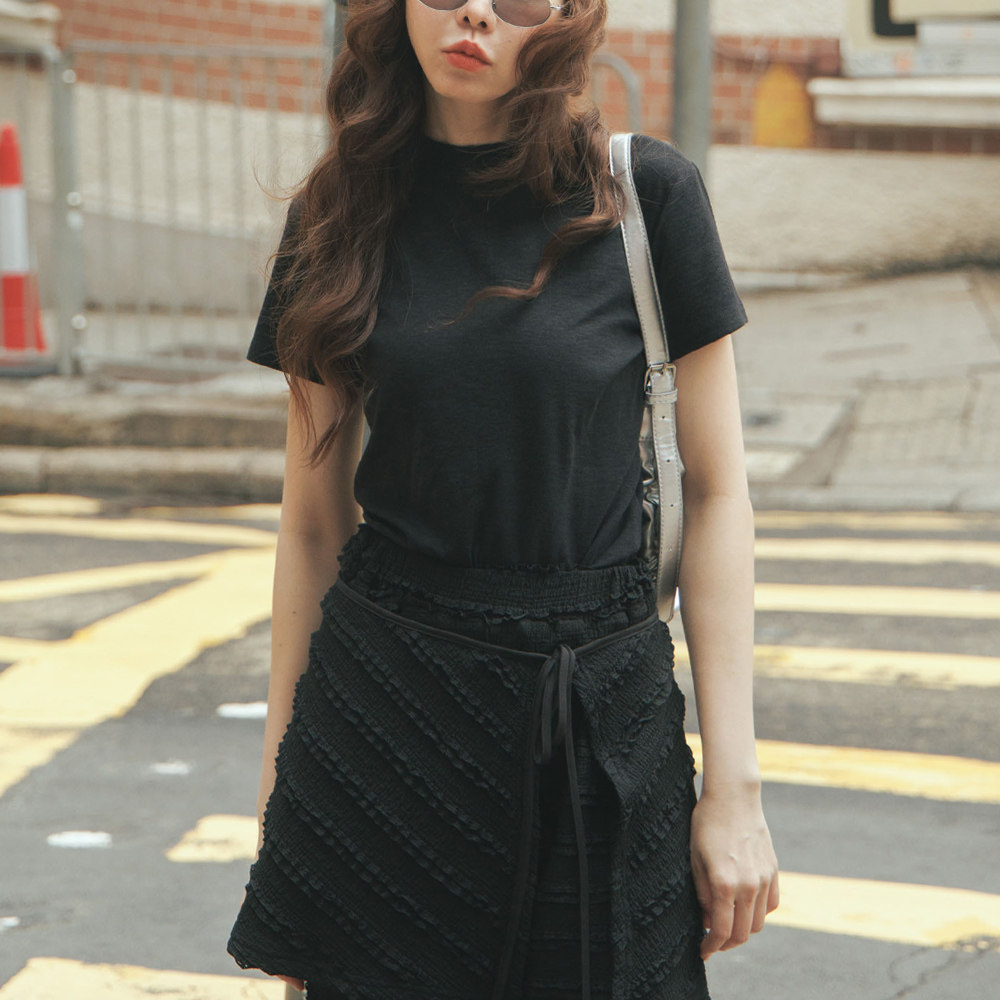 QUEENSHOP 2026春夏新品女装基本简约素色圆领短袖上衣01190376