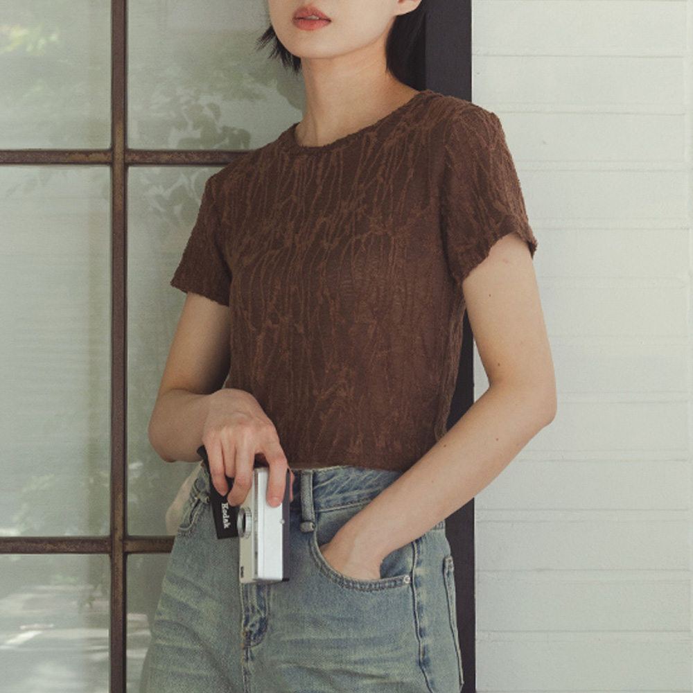 QUEENSHOP 2025春夏新品女装立体毛感缇花透肤短袖上衣