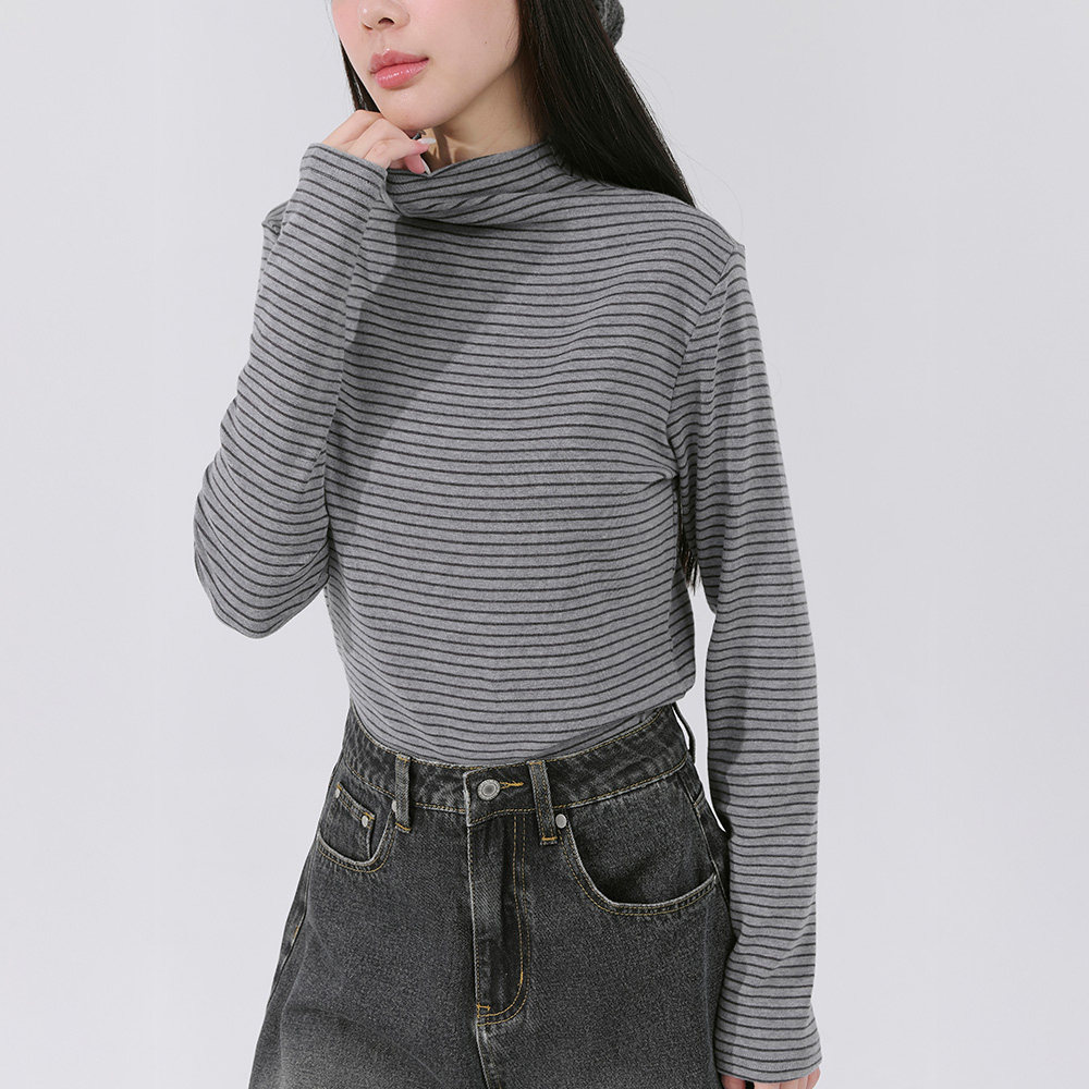 QUEENSHOP 2025秋冬新品女装条纹造型微高领修身长袖上