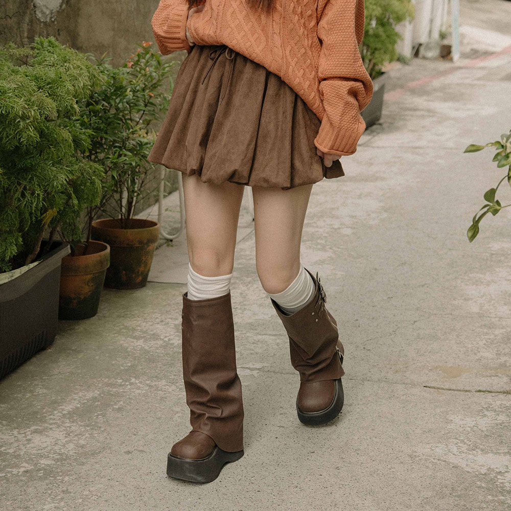 QUEENSHOP 2025秋冬新品女装质感抽绳气球麂皮短裙03