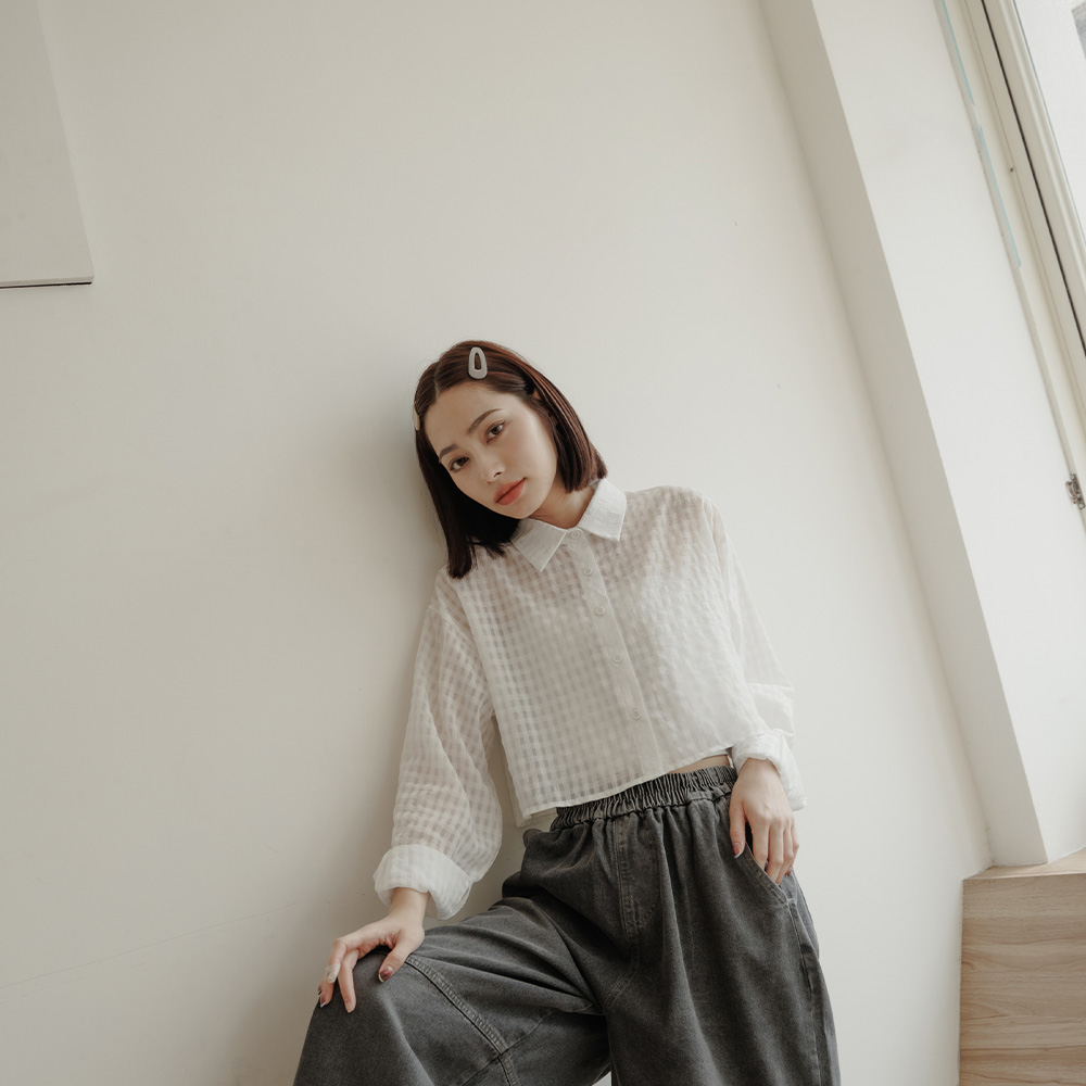 立体皱感格纹短版透肤衬衫
