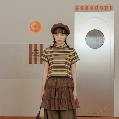 配色条纹短版短袖上衣