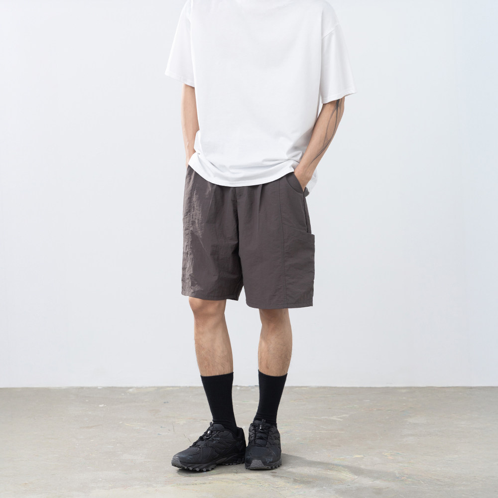 QUEENSHOP2026春夏新品男装剪接口袋设计刷刷短裤-深灰04130322