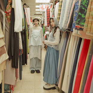 QUEENSHOP 2026春夏新品女装蕾丝镂空细肩罩衫背心01099578