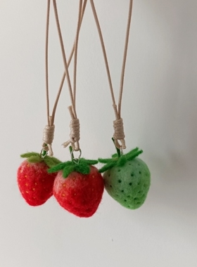 [新品，促销中]可爱草莓羊毛毡挂件成品 钥匙扣包包挂饰礼物