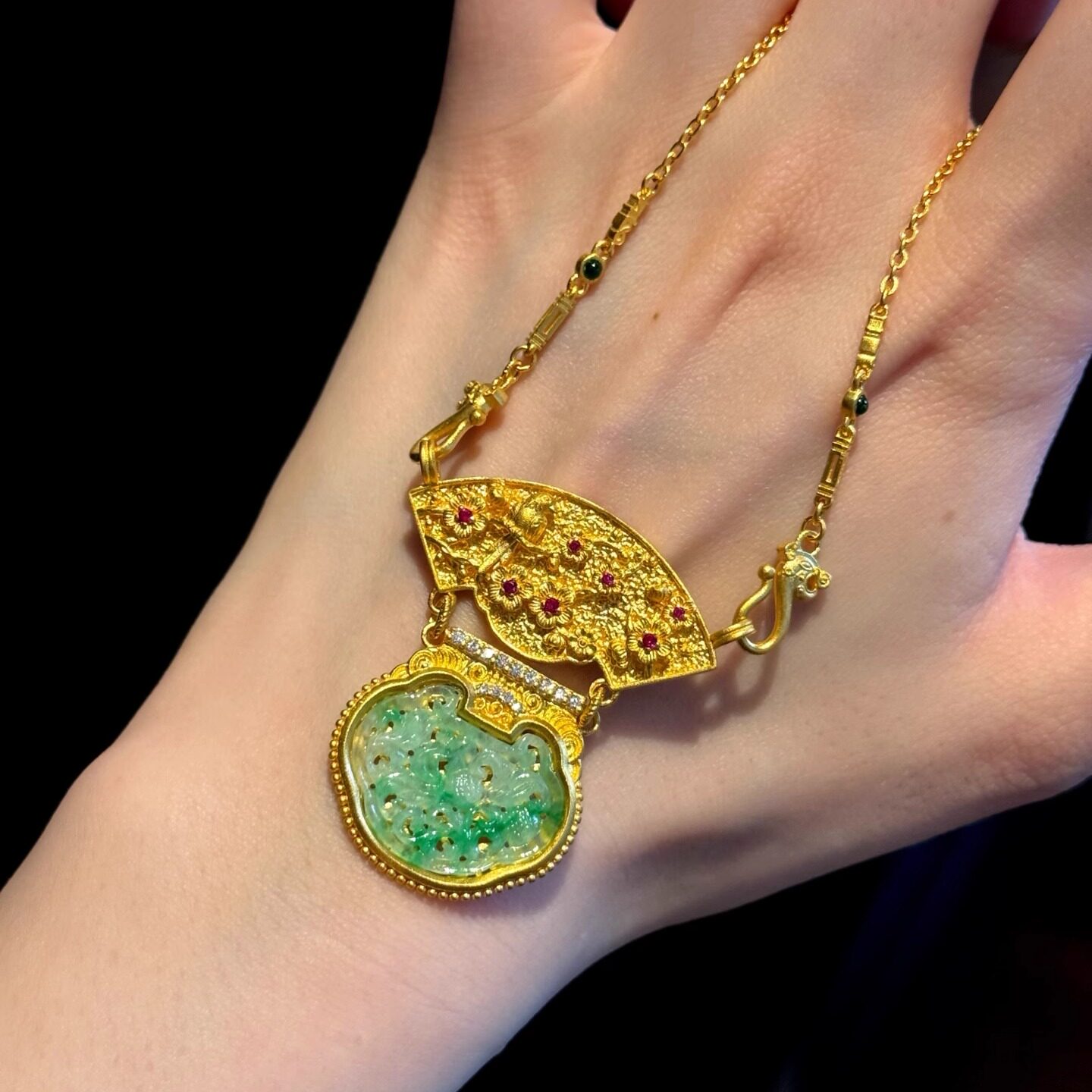 深圳黄金女吊坠项链足金999女士黄金镶嵌套链足金带证书支持复检