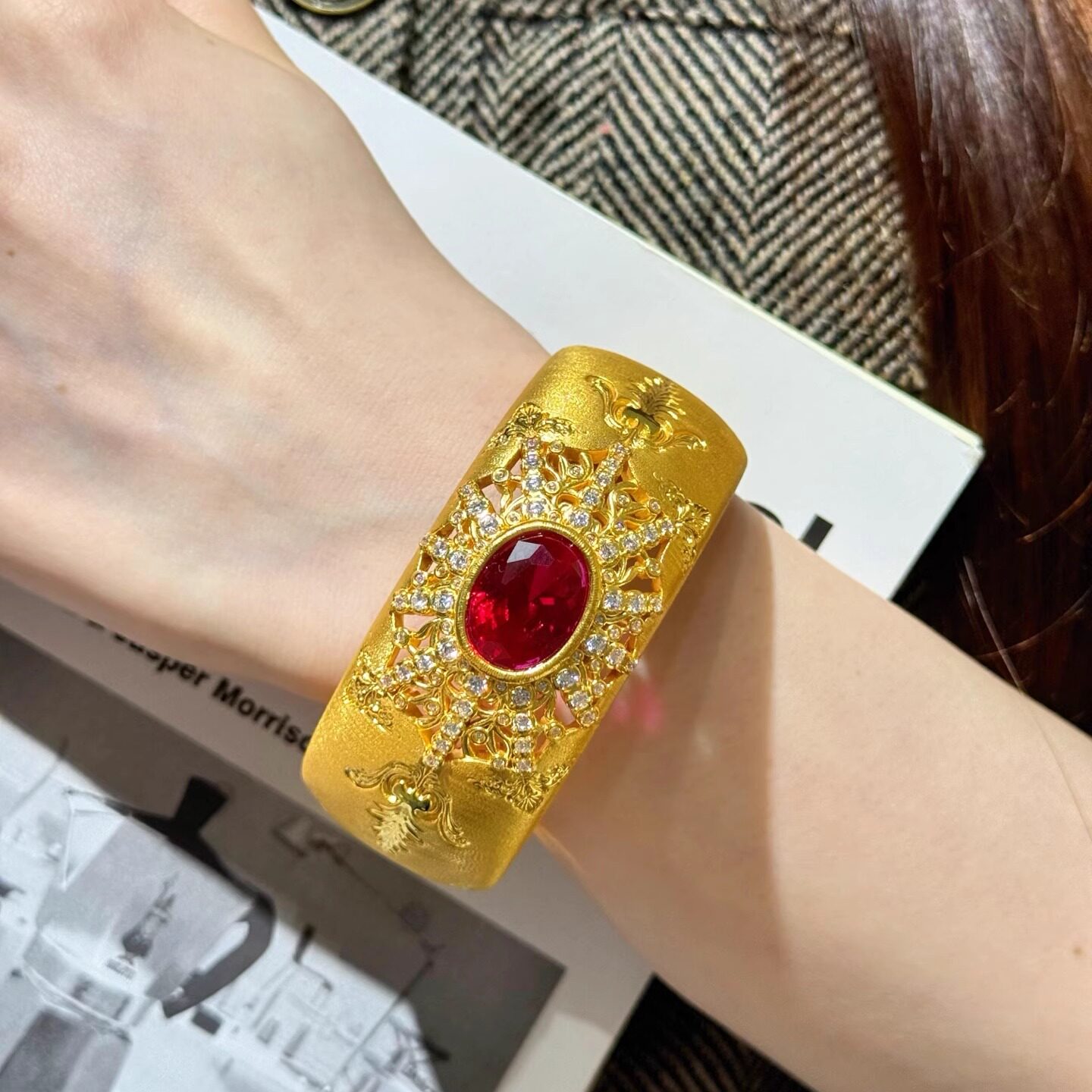 深圳黄金女手镯足金999黄金镯子复古大户人家金镯子大气支持复检